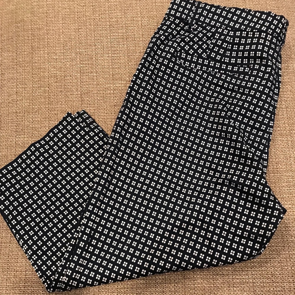Gloria Vanderbilt Navy & White Capris SZ 8